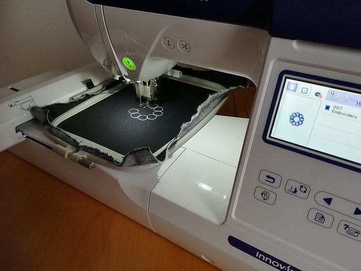 © Land Tirol/Konrad Turtlestitch Stickmaschine