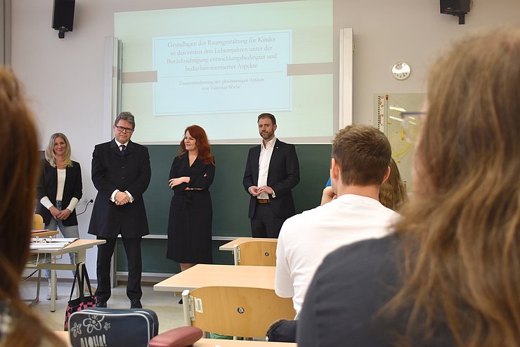BM Polaschek in einer Klasse der Bundesbildungsanstalt für Elementarpädagogik