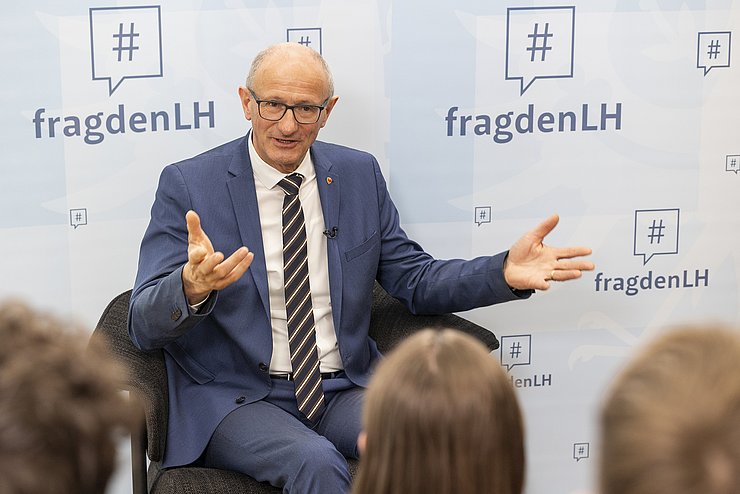 Landeshauptmann Anton Mattle im Gespräch.