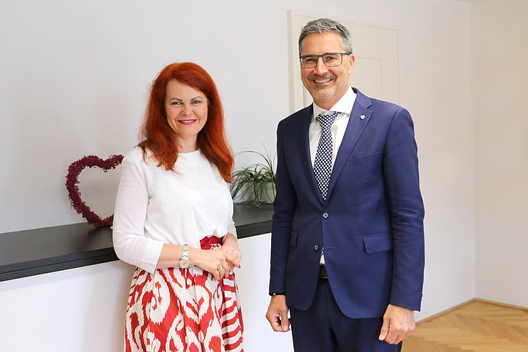 LRin Hagele und LH Kompatscher im Büro der LRin im Innsbrucker Landhaus