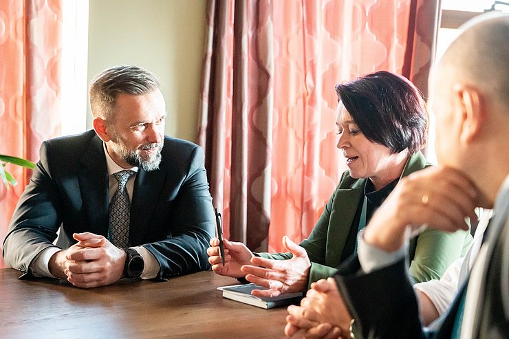 Mitglieder der Tiroler Delegation trafen mit Viktor Mykyta, stellvertretendem Leiter der Präsidialadministration in Kyjiw, zusammen. 