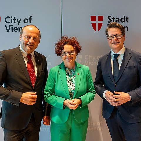 Energiereferent LHStv Josef Geisler, Staatssekretärin für Energie, Tourismus und Star-tups Elisabeth Zehetner und Jürgen Czernohorszky, Amtsführender Stadtrat für Klima, Umwelt, Demokratie und Personal (Wien).