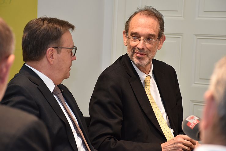 Bundesminister Heinz Faßmann im Gespräch mit LH Günther Platter.