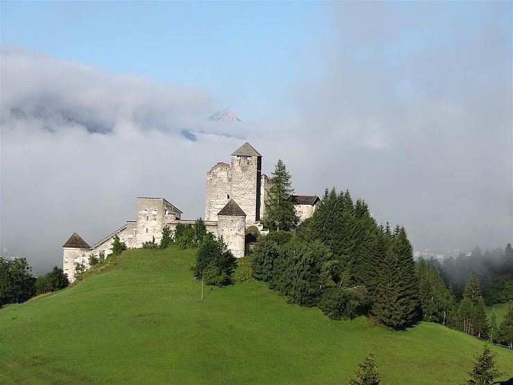 BU: die Burg Heinfels im Osttiroler Pustertal