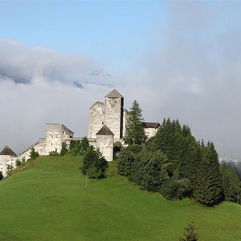 BU: die Burg Heinfels im Osttiroler Pustertal wird mit Mitteln der Landesgedächtnisstiftung saniert
