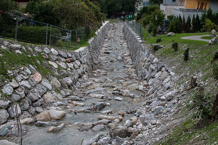 Fertigstellung Ufermauern