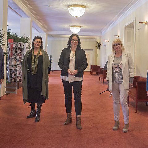 V. li. beim Symposium "Fair Pay" im Konzerthaus in Wien LHStv Heinrich Schellhorn (Salzburg), Stadträtin Veronica Kaup-Hasler (Wien), Kunst- und Kulturstaatssekretärin Andrea Mayer, LRin Beate Palfrader und Landesstatthalterin Barbara Schöbi-Fink (Vorarlberg).