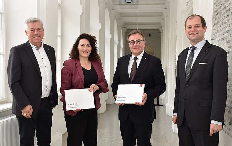 Franz Streitberger, LHStvin Ingrid Felipe, LH Günther Platter und Armin Tschurtschenthaler