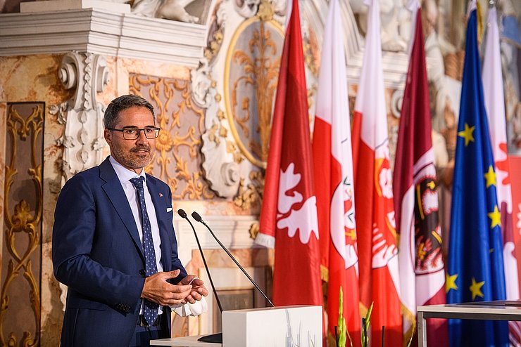 Landeshauptmann Arno Kompatscher: "Die vergangenen Monate haben uns einmal mehr gezeigt, dass große Herausforderungen nicht im Alleingang bewältigt werden können."