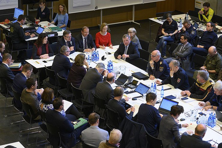 Die Tiroler Landesregierung machte sich heute im Rahmen der Sitzung der Landeseinsatzleitung ein Bild von der aktuellen Situation in Tirol. 