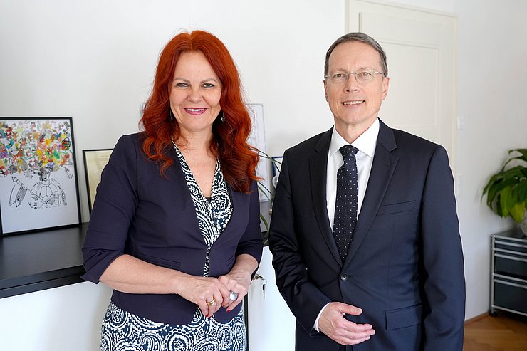 © Land Tirol/Krepper LRin Hagele und neuer GF INNPATH