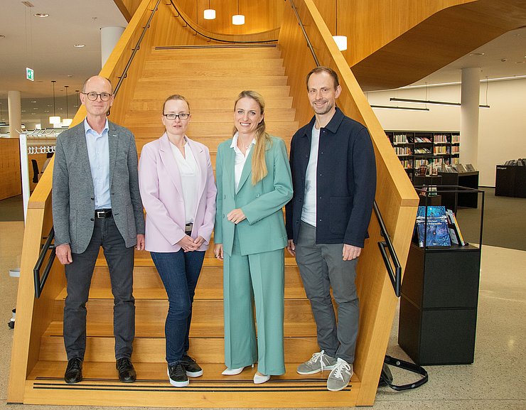 Foto der Direktorin mit PrüfungsleiterInnen des LRH Tirol