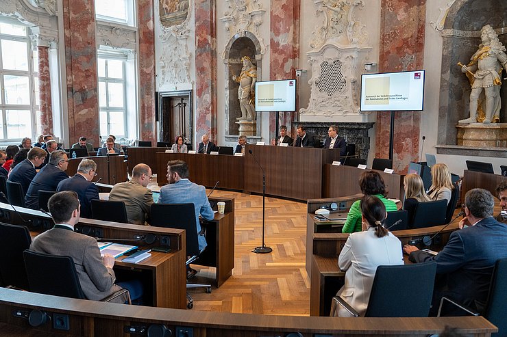 Das Treffen der Verkehrsausschüsse von Bund und Land wurde heute im Sitzungssaal fortgesetzt.