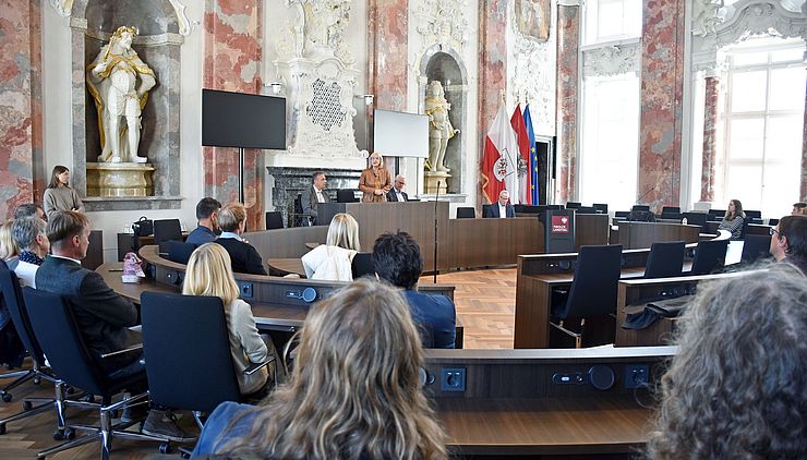 Die Verleihung fand in feierlichem Rahmen im Landtagssitzungssaal im Landhaus in Innsbruck statt.