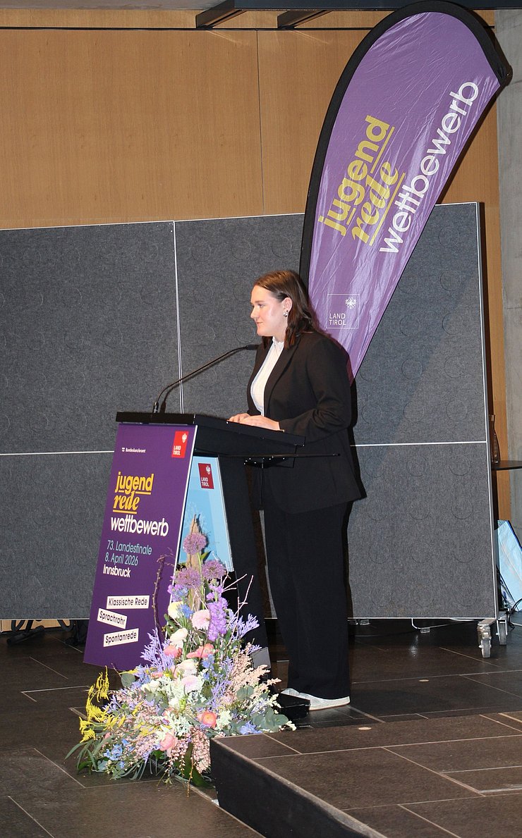 Jugendliche auf der Bühne