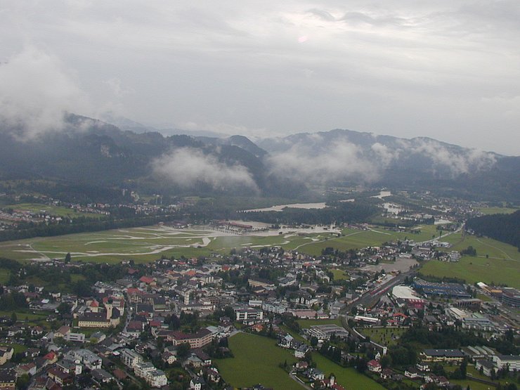 Luftaufnahme vom Ortsteil Lüß während einer Überflutung