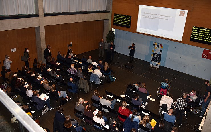 Saal - Foto von oben auf TeilnehmerInnen