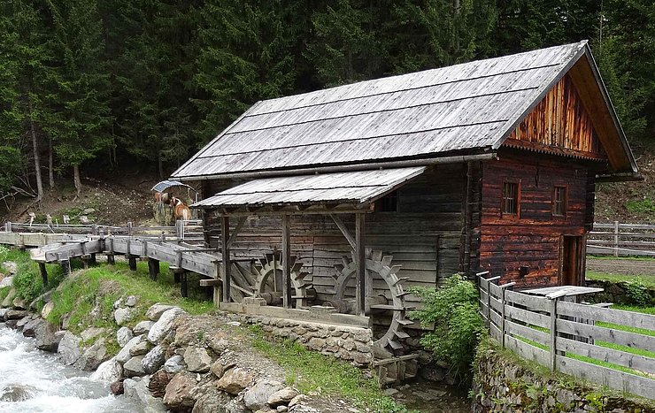 Außenansicht der Mühle des "Wurzerhof" in "Ausservillgraten"