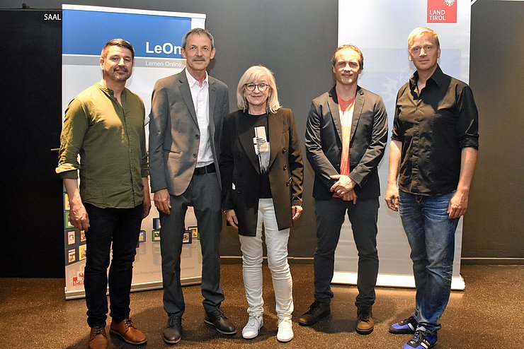 von links v.l. Bernhard Raneburger (Produktionsleiter Medienzentrum), Michael Kern (Fachbereichsleiter Medienzentrum), LRin Beate Palfrader, Bernhard Holzhammer (Filmfirma Eutopia) und Andreas Mattersberger (Schauspieler)