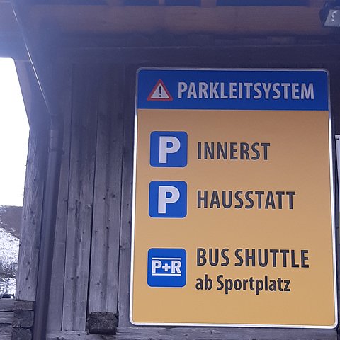 Mit einem Parkleitsystem und einem Shuttle nach Hausstatt und Innerst rüstet sich die Gemeinde Weerberg für den Ansturm an SkitourengeherInnen. 