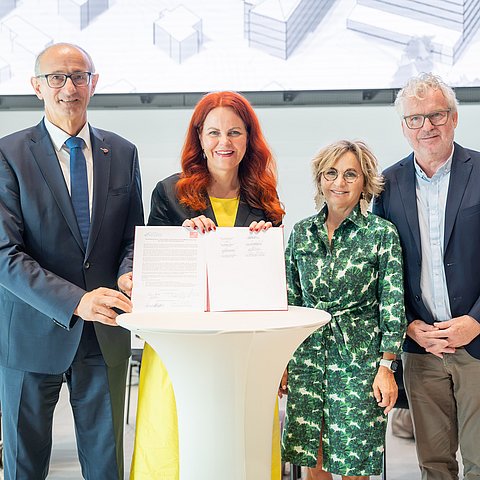 � Land Tirol/Christanell Bekenntnis zu Tiroler Krankenhäusern: Großinvestition in das Bezirkskrankenhaus Lienz