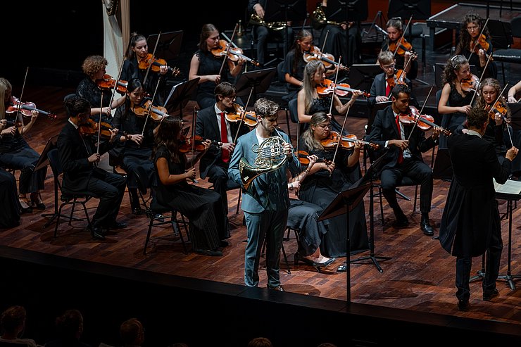 © Scheffold Media Konzert mit Hornist im Fokus