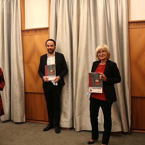 von Links: Petra Streng (Tirol), Landesrat Philipp Achammer (Südtirol), Landesrätin Beate Palfrader (Tirol) und Sylvia Hofer (Südtirol)