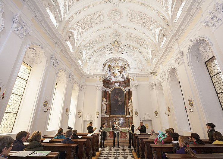 © Land Tirol Nicht nur der Plenarsaal des Tiroler Landtags kann besichtigt werden - auch die Georgskapelle.
