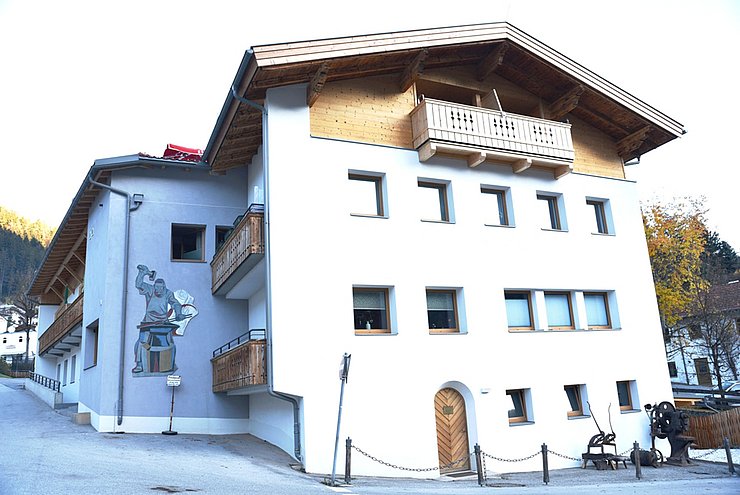 Außenansicht des "Schmiedemuseums" in "Fulpmes"