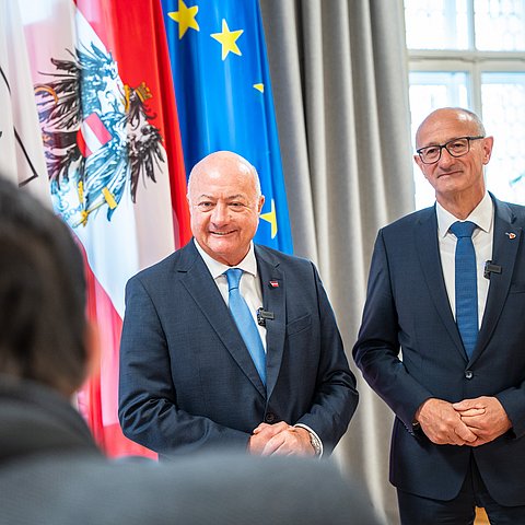 Tiroler Landesregierung im Austausch mit Bundeskanzler Stocker 