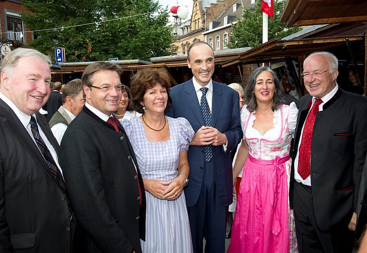 © Landtagsdirektion v.l.: Ministerpräsident Lambertz, LH Platter, Lorenz Habsburg-Lothringen, LTP van Staa, in charmanter Begleitung