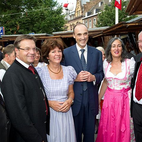 v.l.: Ministerpräsident Lambertz, LH Platter, Lorenz Habsburg-Lothringen, LTP van Staa, in charmanter Begleitung