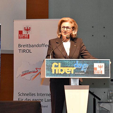 Wirtschaftslandesrätin Zoller-Frischauf erläutert dem Fachpublikum die Digitalisierungsoffensive des Landes