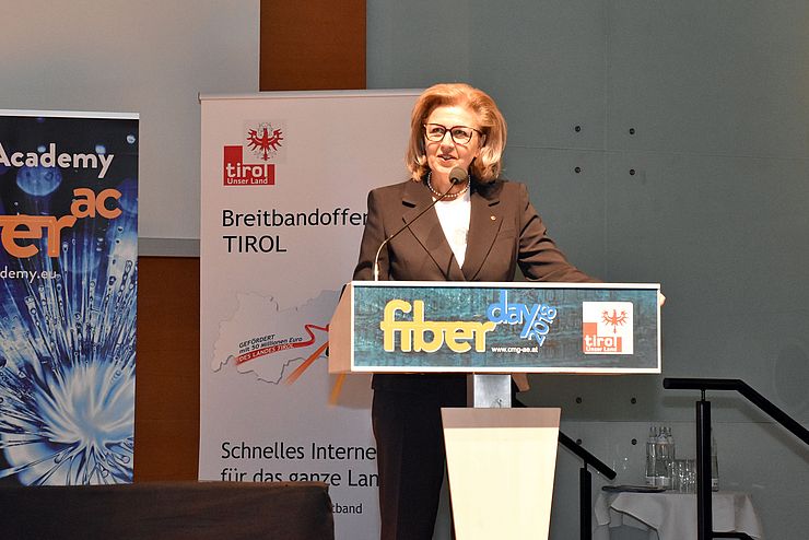 Wirtschaftslandesrätin Zoller-Frischauf erläutert dem Fachpublikum die Digitalisierungsoffensive des Landes