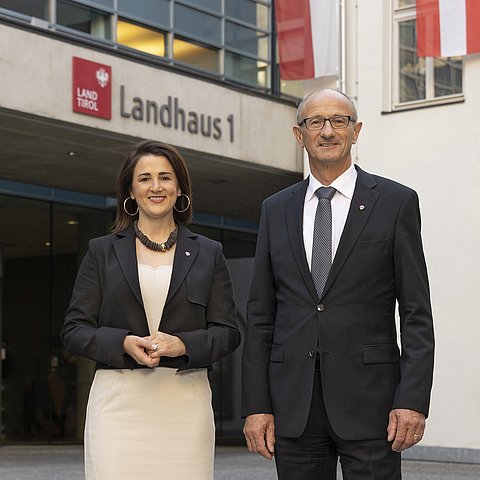 LH Anton Mattle und LRin Astrid Mair unisono: "Junge Menschen sind unter anderem im Sicherheits- und Sozialwesen eine unver-zichtbare Säule im ehrenamtlichen Engagement für die Gesellschaft."