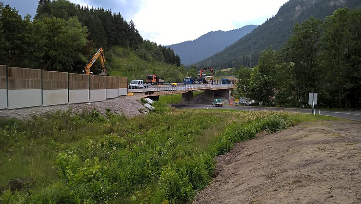 Lärmschutzwand u. Arbeitsgerüst Brückenbereich