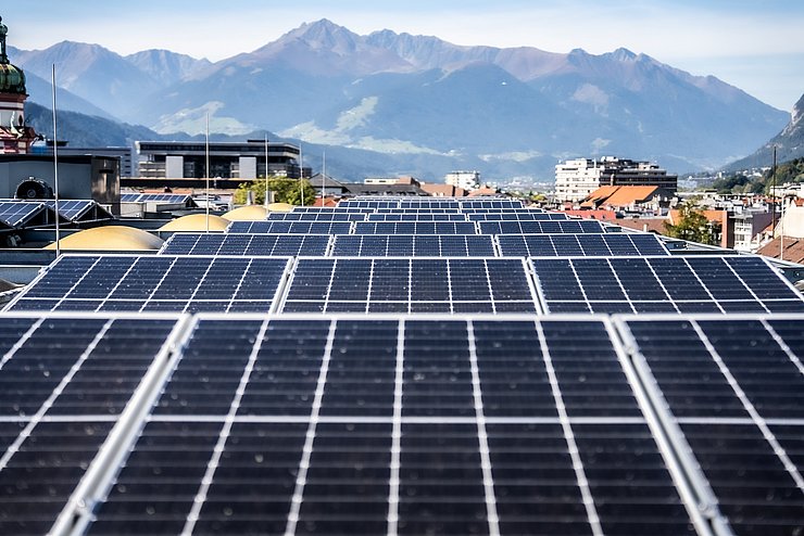 © Land Tirol/Rauch PV-Anlage auf Dach