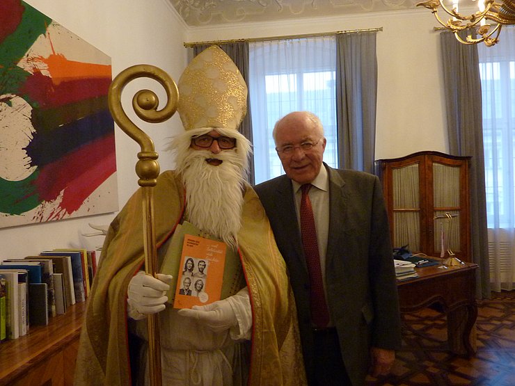 Der Heilige Nikolaus zu Gast bei LTP van Staa