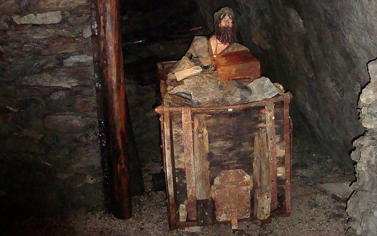 Blick in die Ausstellung im "Zillertaler Goldschaubergwerk"