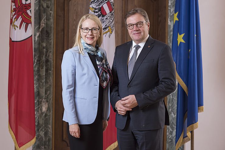 Bundesministerin Margarete Schramböck und Landeshauptmann Günther Platter arbeiten gemeinsam für einen erfolgreichen Wirtschaftsstandort Tirol.