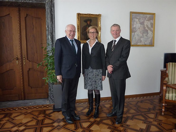 v.l. LTP Herwig van Staa, RH-Präsidentin Margit Kraker, LRH-Direktor Reinhard Krismer