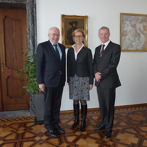 v.l. LTP Herwig van Staa, RH-Präsidentin Margit Kraker, LRH-Direktor Reinhard Krismer