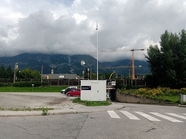 Messstelle Hall / Sportplatz Blickrichtung Norden