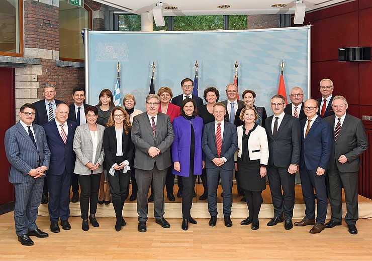 Gruppenfoto der LandtagspräsidentInnen