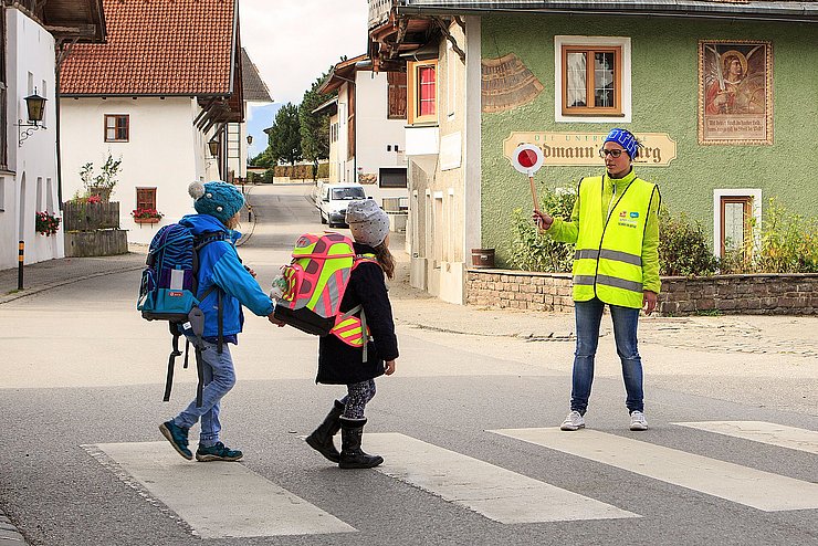 SChülerlotsin in Dorf