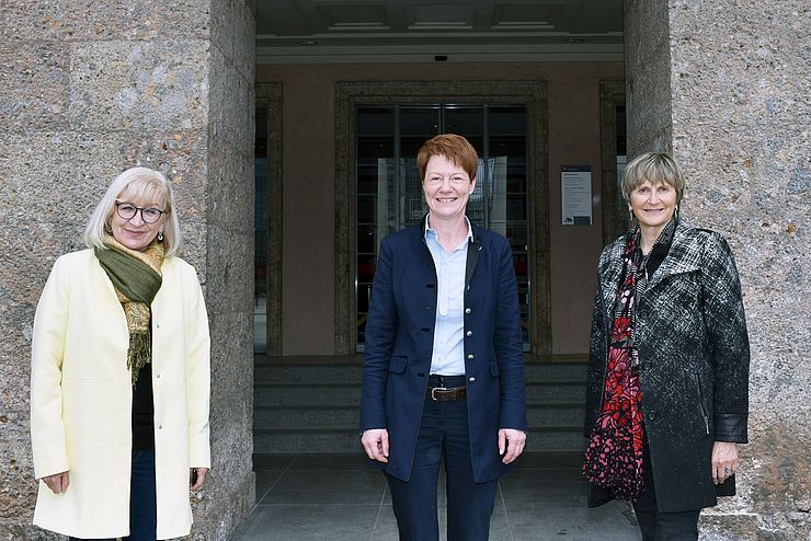 Antrittsbesuch bei LRin Beate Palfrader (li), im Bild mit Obfrau Christine Lintner (Mitte) und GFin Evelyn Darmann. 
