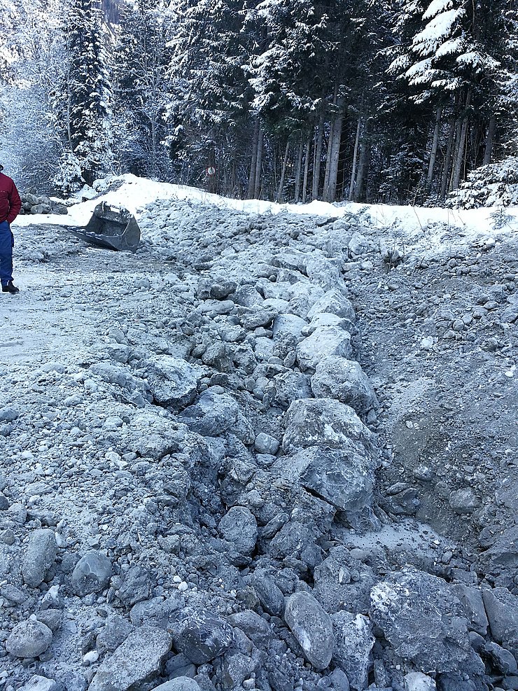 Die neue Längsverbauung schützte den dahinterliegenden Schmutzwasserkanal.