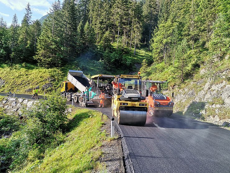 L21 Schwarzbrunnen Teil 1 - Asphaltierungsarbeiten