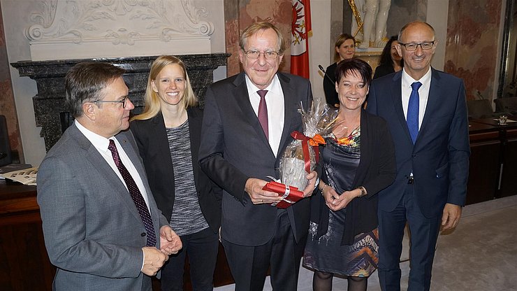 v.l. Landeshauptmann Günther Platter, VPin Stephanie Jicha, Landesamtsdirektor Josef Liener, Landtagspräsidentin Sonja Ledl-Rossmann und VP Anton Mattle