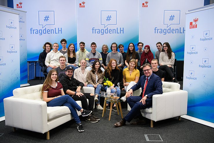 Gruppenfoto von LH Platter mit den SchülerInnen